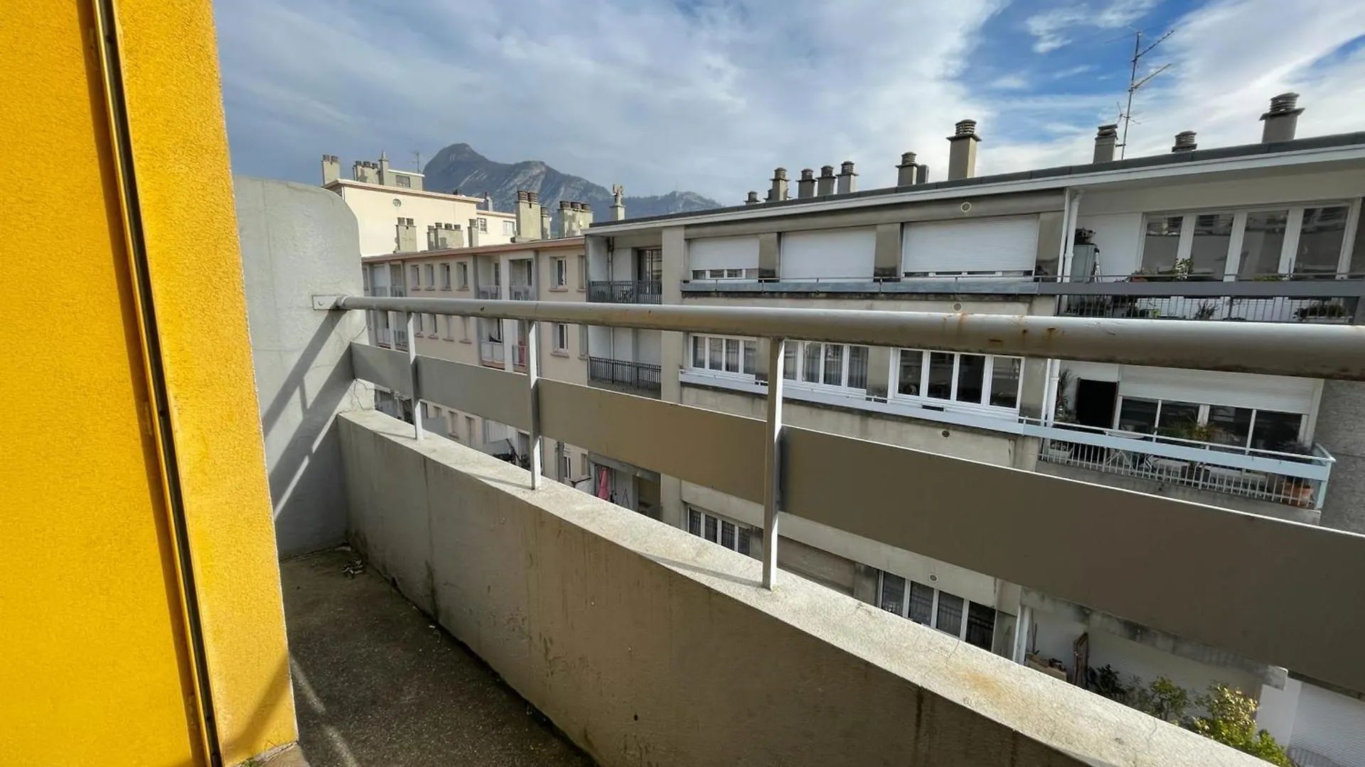 #Gf The Grenoble Beret Next To The Train Station Et Gem Lägenhet Frankrike